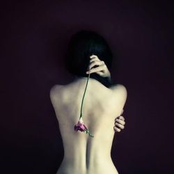 lilith-tessitricedisogni:  Voglio essere nudità e muovermi avvolta