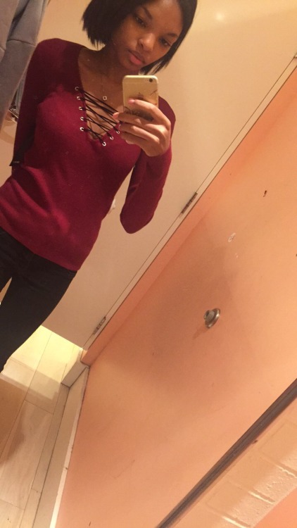 cinnabumm:  Fitting room shenanigans