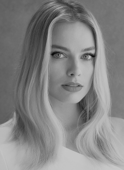 samuelclaflins:Margot Robbie by Kurt Iswarienko for IO Donna,