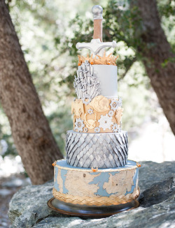 deeeeaaan:   onceroyalmistress: Game of Thrones Wedding Cake