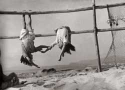 last-picture-show:Sergio Larrain, Daughters of Fishermen in the