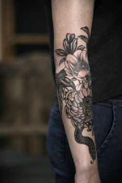 kirstenmakestattoos:Black and grey flowers and snake for Shannon.