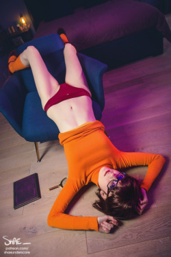 hotcosplaychicks:  Velma : Jinkies by ShaeUnderscore Check out