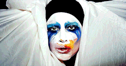 “Put your hands up! Make ‘em touch!”Applause (2013)