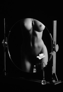 gwendalyne:  annantan:  Elle t’attend, chaque jour   