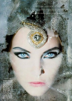 fixatedonfashion:  French Vogue December 1991 featuring model Nadja