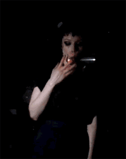 celebritiessmoking:  Alice Glass 