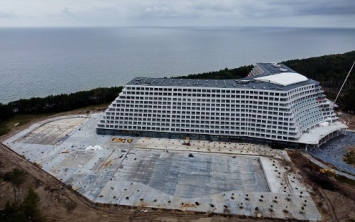 evilbuildingsblog:  Biggest hotel by the polish sea, there was