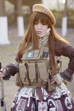 rococo-soul:  I want to try a Mix style ,an army style today.XDDD