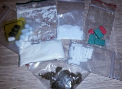 drogengefickt:  Different Benzos ☆ Speed ☆ Bolivian Cocaine