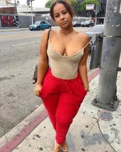 thicksexyasswomen:  sexyvideosonline:  cierarogers  Boo Thang