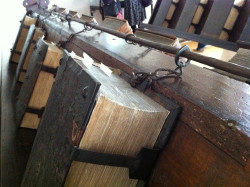 coolartefact:  15th and 16th century books chained to a long