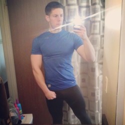 I love men into spandex tights.