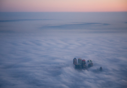 awkwardsituationist:  chicago fog The Canary Wharf business district