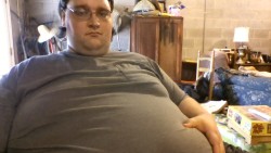 Some pics of me in my gray shirt. Felt pretty fat so I wanted