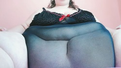 fattyoneblog:Huge belly ☺️