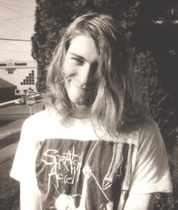 storedeepinsideme:   Kurt Cobain at Pear Street, Olympia, Washington,