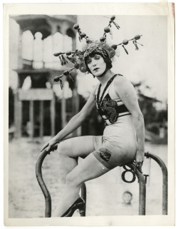 gmgallery:  c. 1910’s photograph of Annette Kellerman AKA The