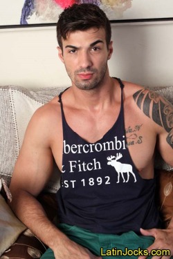 betomartinez:    Beto’s Cornerhttp://betomartinez.tumblr.com/