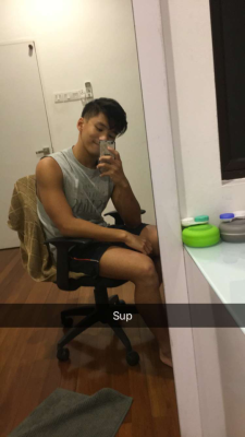 asianstr8guynudes:  Snapchat Bait Does anyone knows who he is?