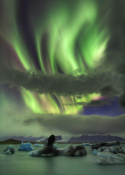 vurtual:  Jökulsarlon Aurora (by Tony Prower) 