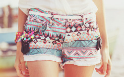 clothes | Tumblr on We Heart It - http://weheartit.com/entry/64009319/via/glowinginthedarkness