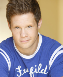 stars-without-eyebrows:  Adam DeVine by request 