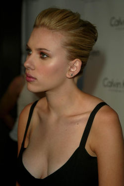 dang-fan:  Scarlett Johansson