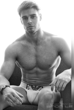 AlanPalmSprings Likes His Men!