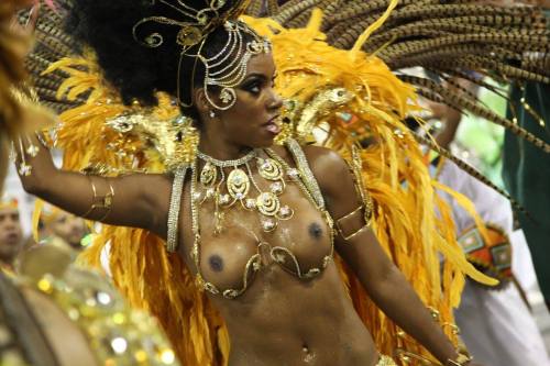   Brazilian woman at a 2016 carnival. Via Liga Carnaval LP.   