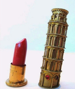 lizzysmart:  sisterwolf:  Leaning Tower of Pisa lipstick case,