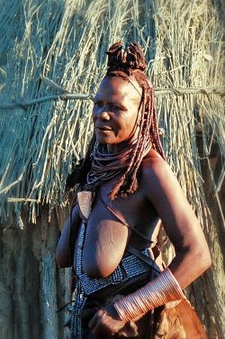 Namibian Himba woman, by Alfonso Navarro Táppero.