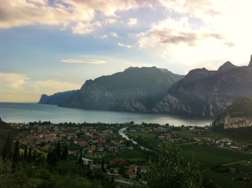 Dear Italy, you are beautiful beyond measure <3 Good food, wine, and company = bliss :)