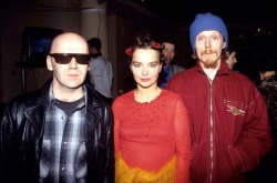goneg0:  Bjork and two losers 