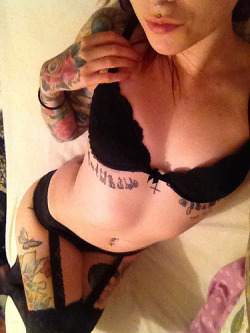 Thanks to Ashleyluka from mygirlfund for sharing this sexy self-shot