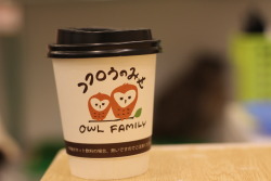 travelry:  You guys have probably heard about ‘cat cafes’