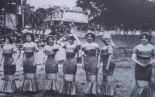 Les Entravées , à la fête du Caf’ Conc ’ en 1910