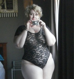 single-classy-bbw-lovers:  Name: SarahPictures: 38Looking: MenFree