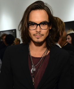 fauhxa:  WHO IS THIS!???  Tyler Blackburn, he’s Caleb from