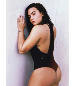 itsdailyactress:Demi Lovato  What an incredible ass. 