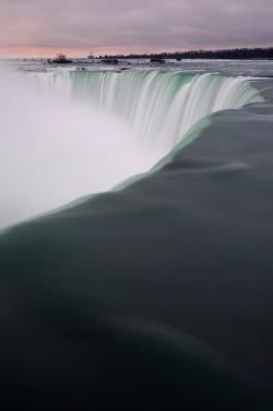 r2–d2: Niagara Falls, over the edge