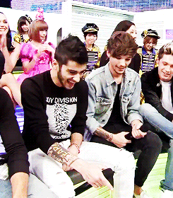 shoutitoutyeahstyles:  zaynsxo: x  if you don’t think louis