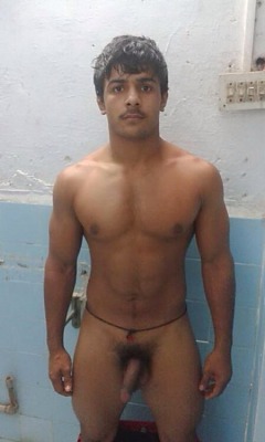 haurukoh:  This Indian boy is so cute with his face looking into