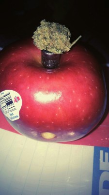 The right way to eat an Apple