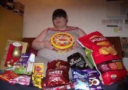 yetanotherfeeder:  mcflyver:  A feast fit for a queen-sized fatty