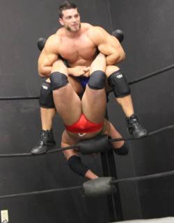 piledriveu:  beautiful!!!! a boston crab from the middle rope!!!