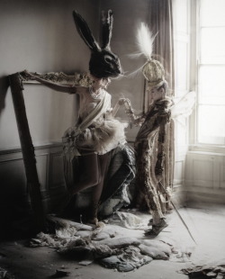 fuckyeahalternativefashion:  So much love for Tim Walker xxxo