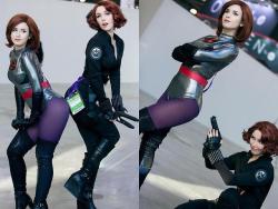 love-cosplaygirls:  ElastiGirl by Jokerlolibel and Black Widow