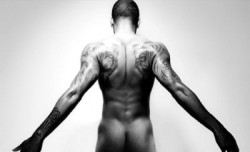 nakedblackmalecelebrities:  Trey Songz showing that ass  http://nudeblackmalecelebs.com/