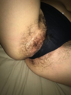 juicyhairyteenpussy:  I wish someone was here to play with my